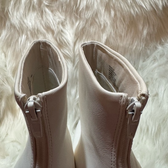 JustFab White Heeled Boots Sleek Design - Picture 6 of 9